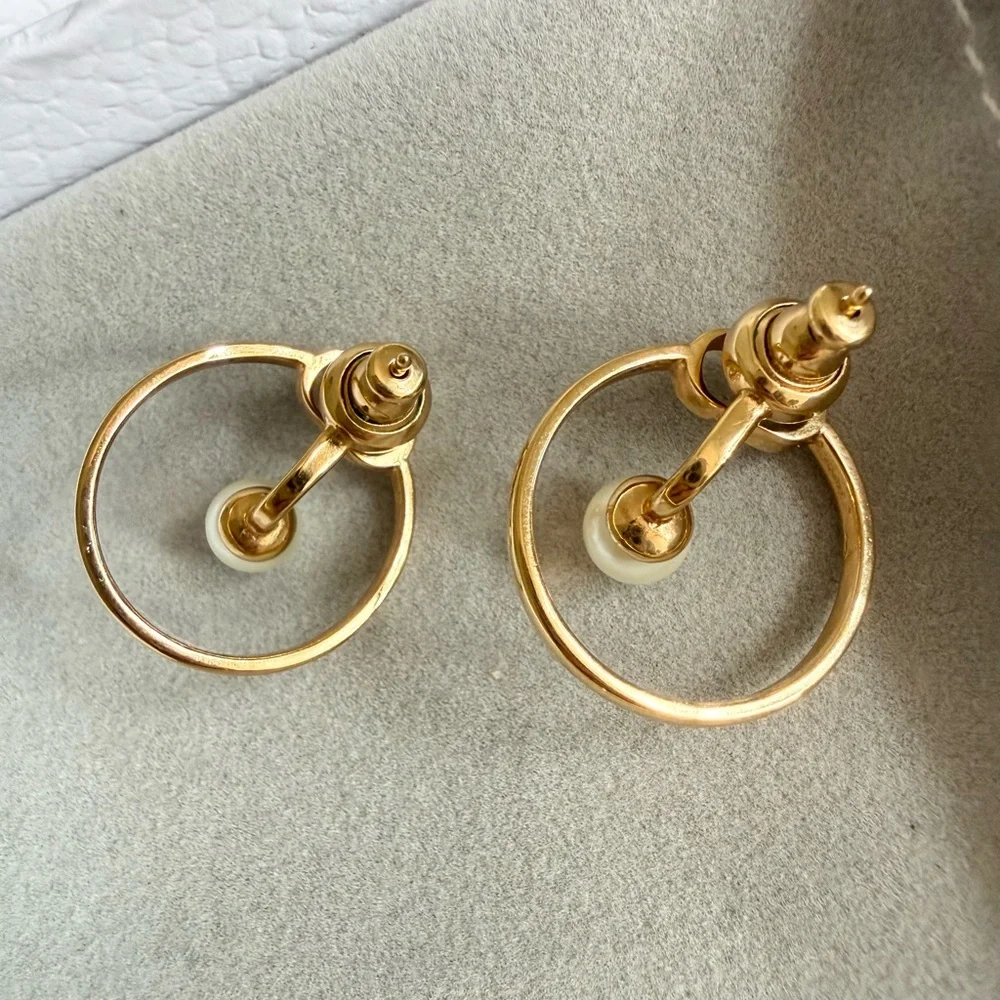 DIOR Women's 30 Montaigne Stud Pearl Earrings NIB - Picture 3 of 6